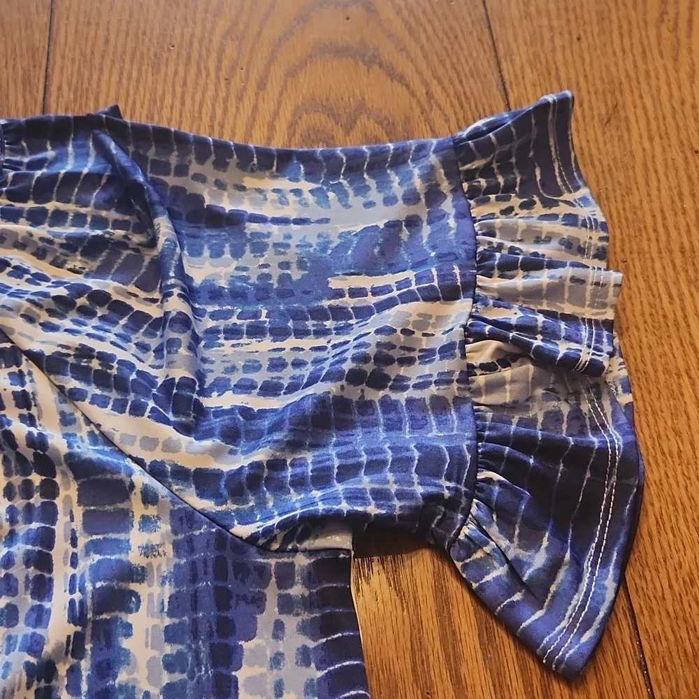 Tamera, Women's Top,  Excellent condition,  Size Large,  Blue, white - Picture 8 of 9